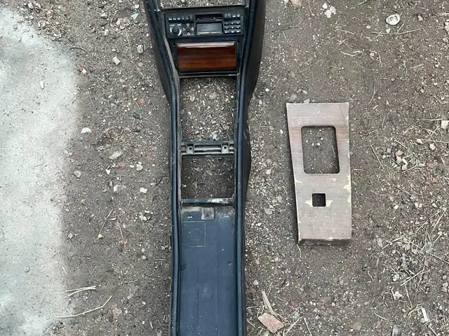 Центральная консоль от Mercedes- Benz W 124, Хуҷанд