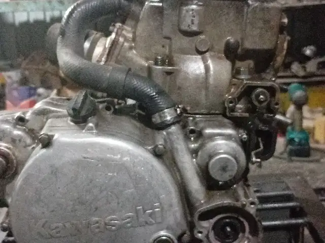 Двигатель от кроссового мотоцикла Kawasaki 250 разобранном виде проблема с шатун, Бохтар (Курғон-Теппа)