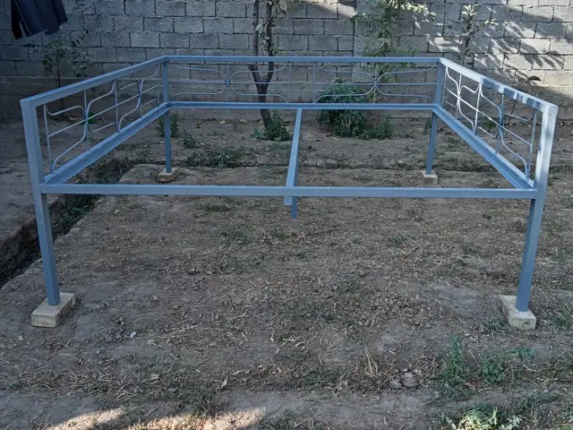 Тапчан железный, Турсунзаде