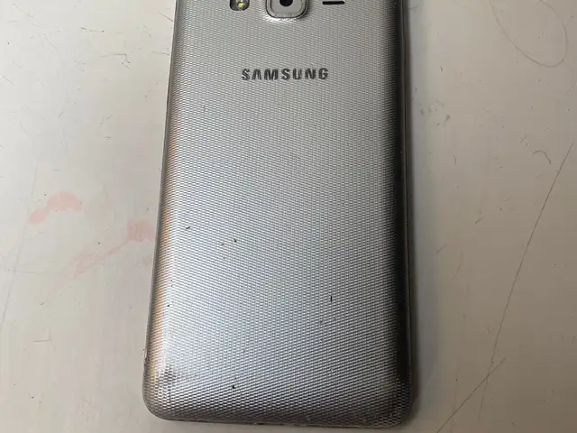 Samsung Galaxy J2, Вахдат