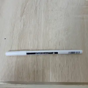 Белый карандаш для глаз, Худжанд