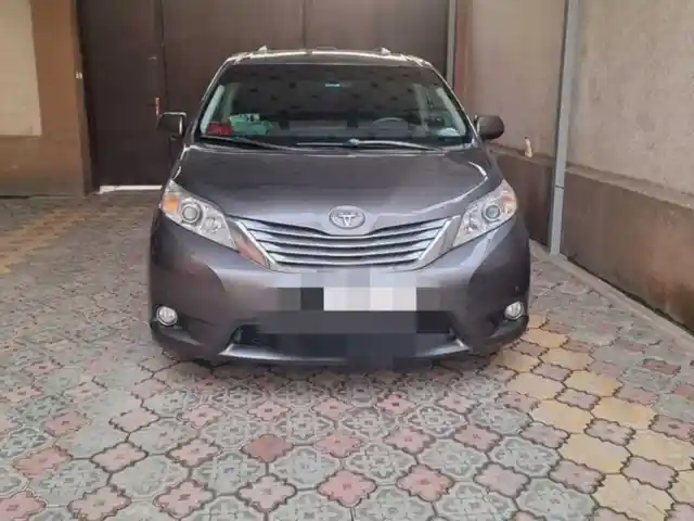 Лобовое стекло на Toyota Sienna, Душанбе