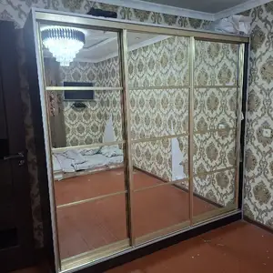 Шифоньер, Конибодом