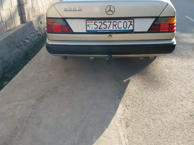Mercedes-Benz W124