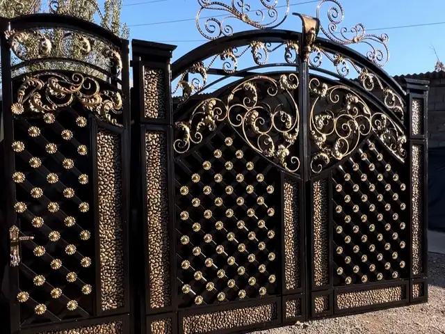 Дарвоза бо фармоиш, Душанбе