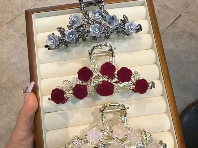 Зажим заколки, Душанбе