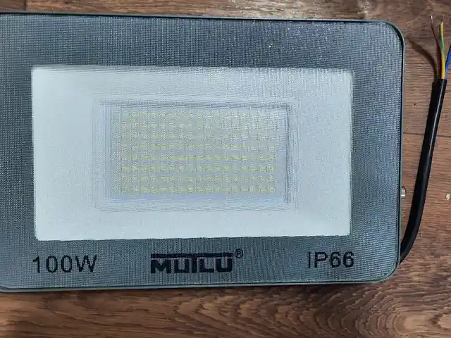 Прожектор MUTLU, Душанбе