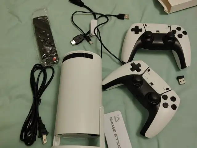 Ретро-приставка Game Stick Pro и портативный проектор HY300, Душанбе - 4