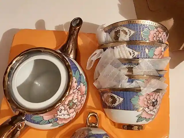 Чайник с пиалами, Душанбе
