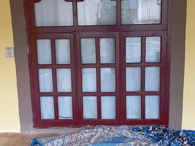 Окно, Душанбе