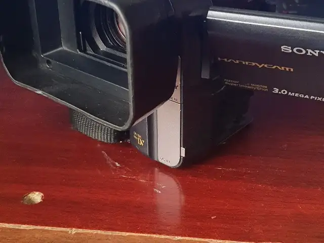 Видеокамера Sony Dv cam касетаи майда сиемка мекна.флешкада сурат мегира., Душанбе