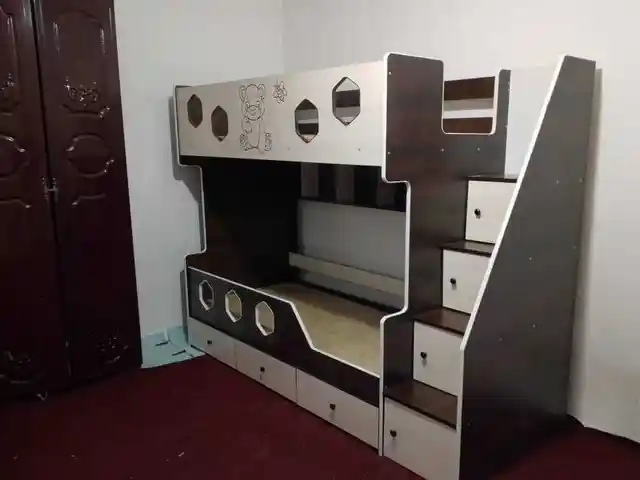 Двухъярусная кровать, Душанбе