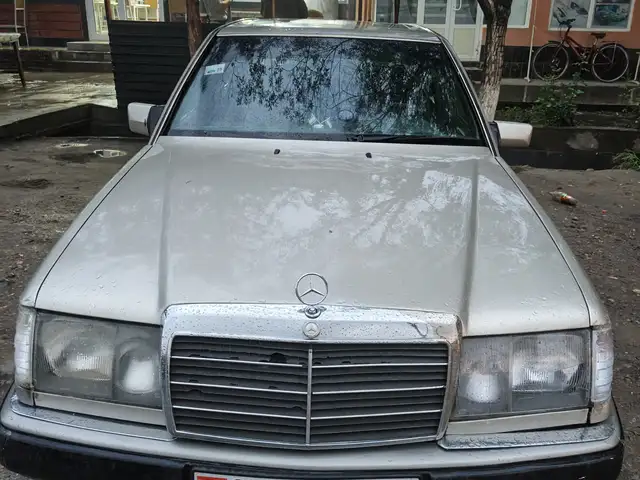 Mercedes-Benz W124