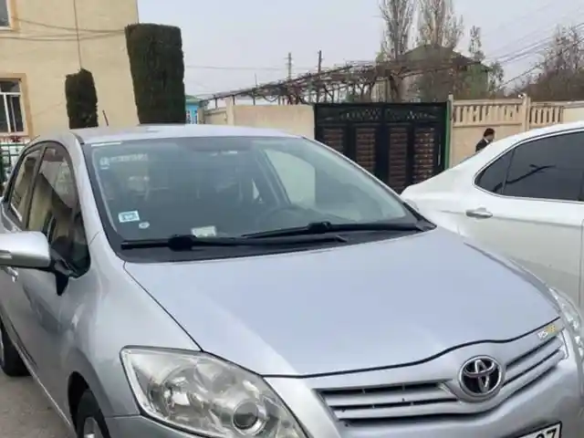 Лобовое стекло на Toyota Auris, Душанбе