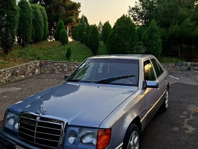 Mercedes-Benz W124