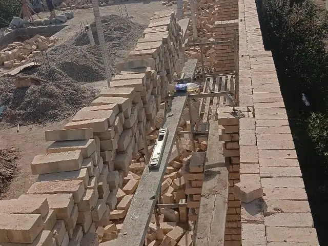 Устои хиштзан, Душанбе