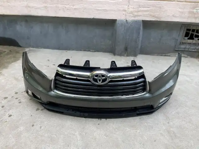 Бампер передний на Toyota, Душанбе