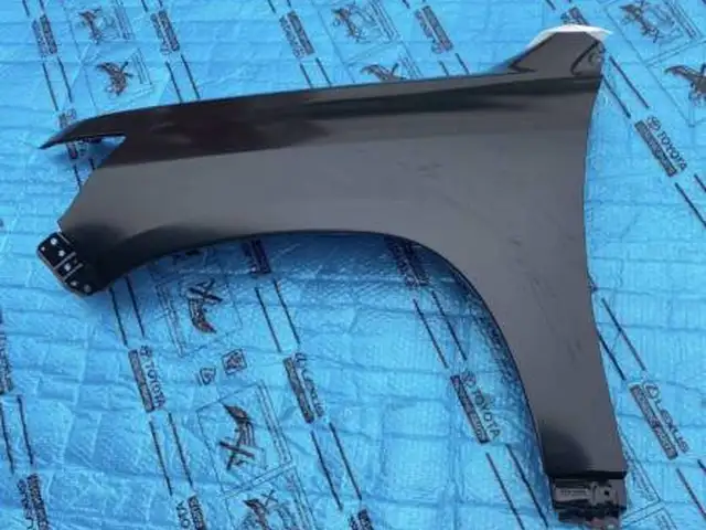 Крыло на Toyota LC200 2016-2022, Душанбе