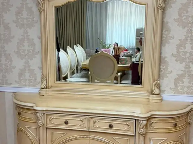 Шкафи ойнадор, Душанбе