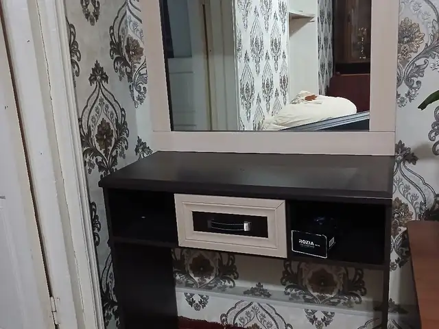 Трюмо, Бобоҷон Ғафуров