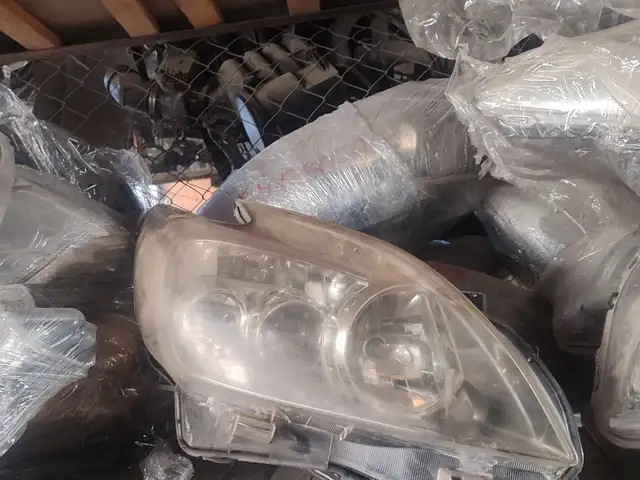 Передний Фар Toyota Prius 2012, Душанбе
