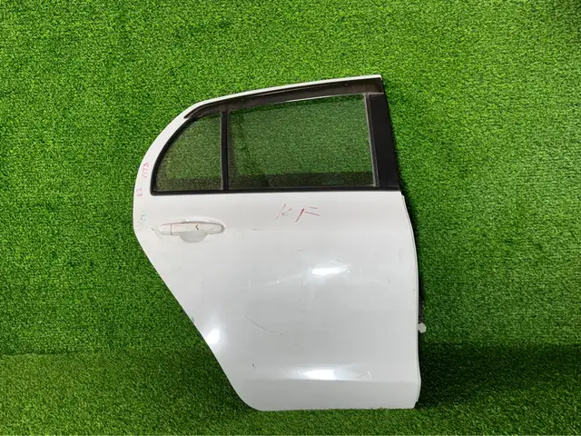 Дверь от Toyota Vitz SCP90, 2006-2010г, задний правый, Душанбе