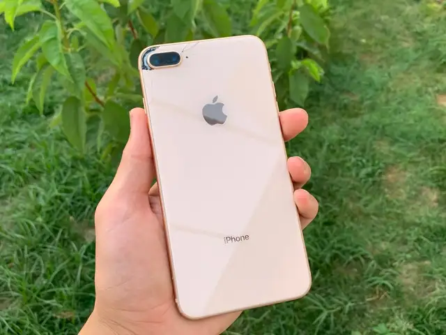 Apple iPhone 8 plus, 64 gb, Gold, Хуҷанд
