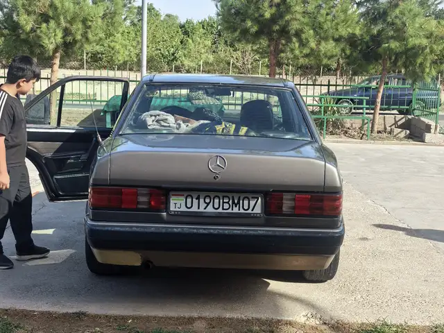 Mercedes-Benz W124