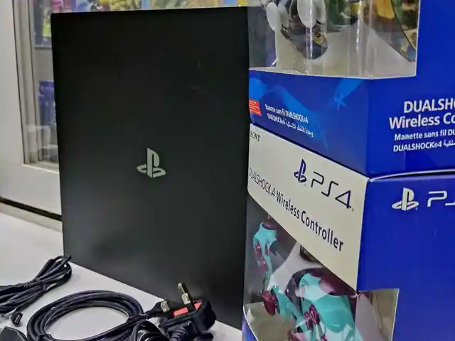 Игровая приставка Sony PlayStation 4 Pro 4K HDR 1TB PS-Plus, Душанбе - 3