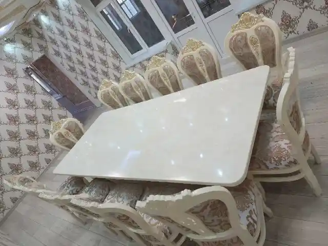 Стол и стулья, Ҷомӣ