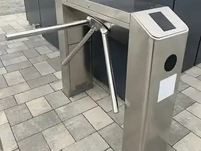 Гаризонтальный турникет, Душанбе