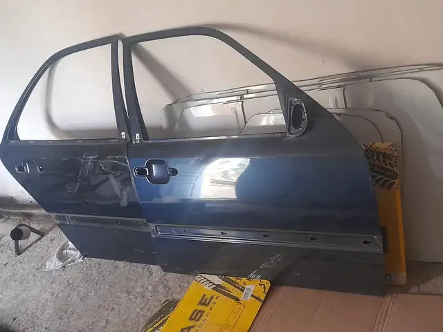 Дар аз Mercedes-Benz, Исфара