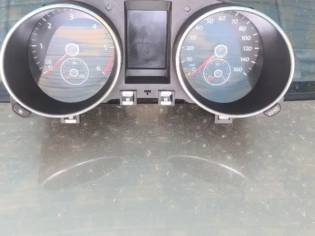 Tабло на Volkswagen Golf VI, Худжанд