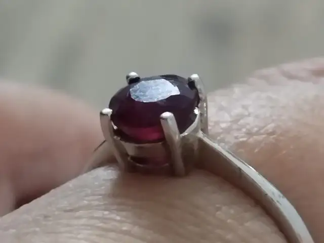 Серебряное кольцо с искусственным рубином, Хуҷанд