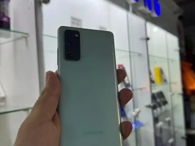 Samsung Galaxy S20 FE, 128gb, Турсунзаде