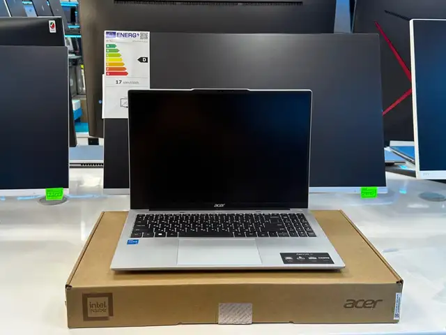 Ноутбук Acer core i 3 8/512 16.0, Худжанд