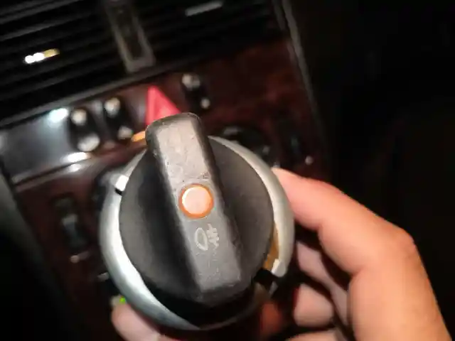 Переключатель фар на Mercedes-Benz W202, Исфара