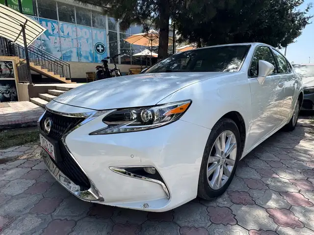 Lexus ES series