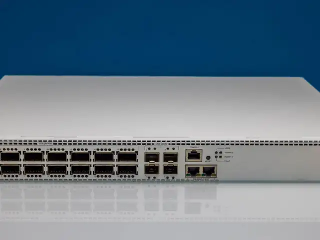 Коммутатор MikroTIk CRS520-4XS-16XQ-RM, Душанбе