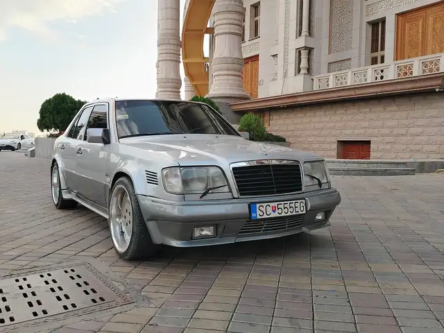 Mercedes-Benz W124