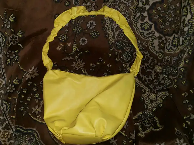 Сумочка жёлтая, Худжанд
