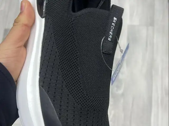 Кроссовки Skechers, Худжанд