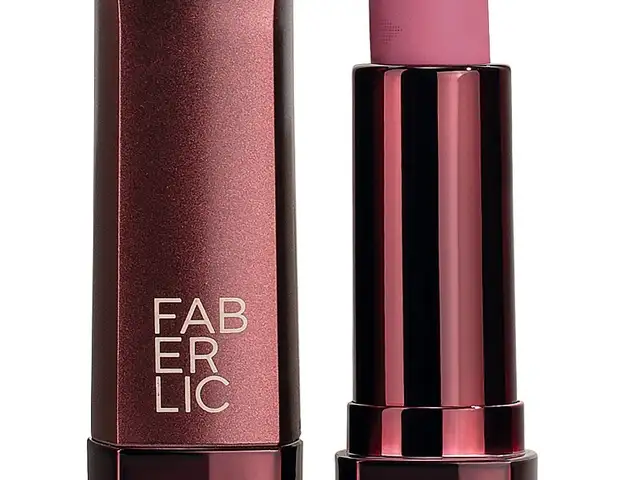 Полуматовая губная помада Velvet Kiss Faberlic, Душанбе