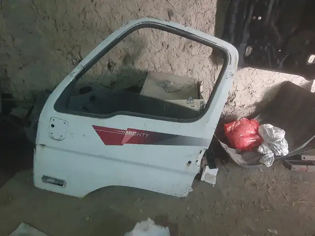 Дверь от Hynudai, Худжанд