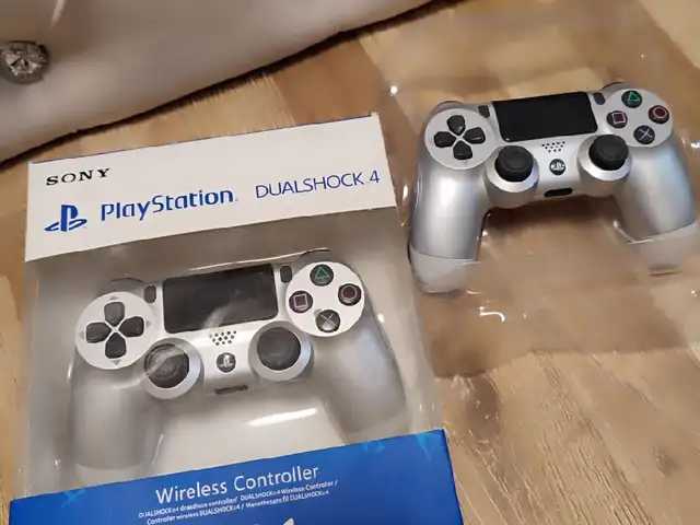 Беспроводные джойстики Sony PlayStation 4 DualShock Silver Edition, Душанбе