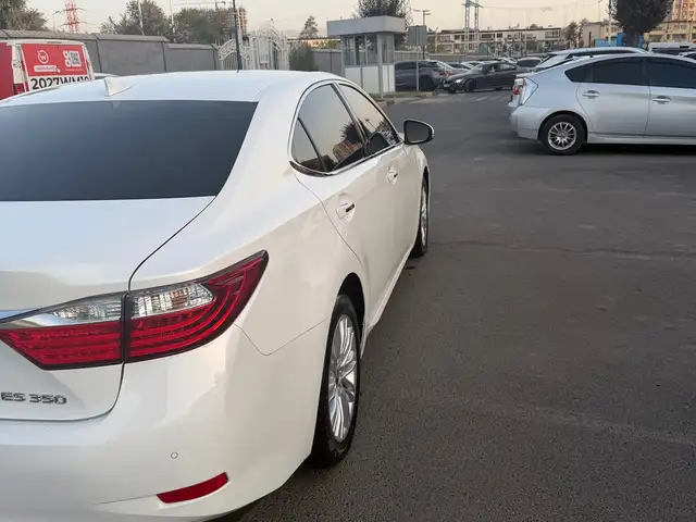 Lexus ES series