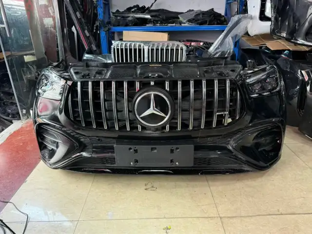 Ноускат ва бампер аз Mercedes-Benz, Хуҷанд