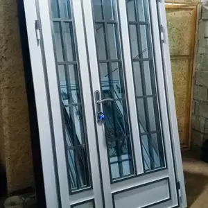 Дархои шишагин, Душанбе