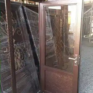 Стеклянная дверь, Душанбе