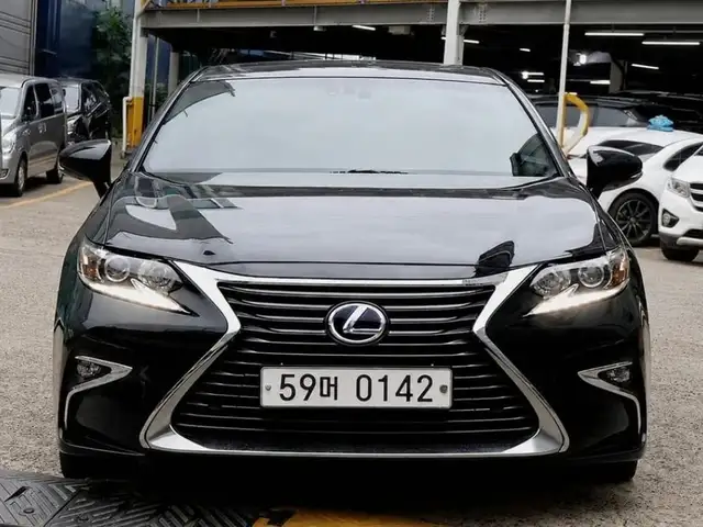 Lexus ES series